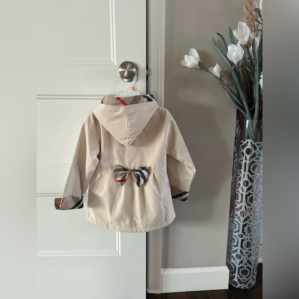 Burberry Kids Beige Raincoat with Plaid Trim - Picture 5 of 10